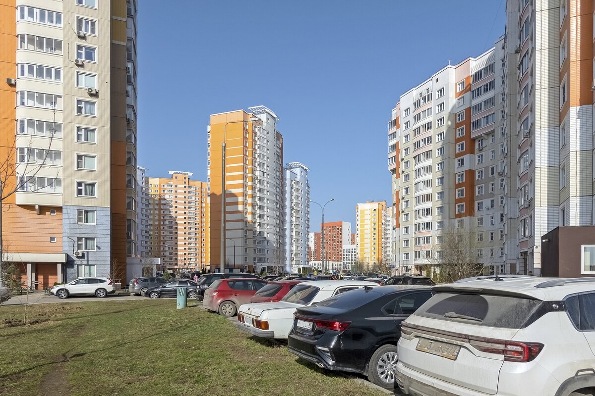 Дома, машины и немного травки - Валерий Иванович Дома, машины и немного травки - Валерий Иванович