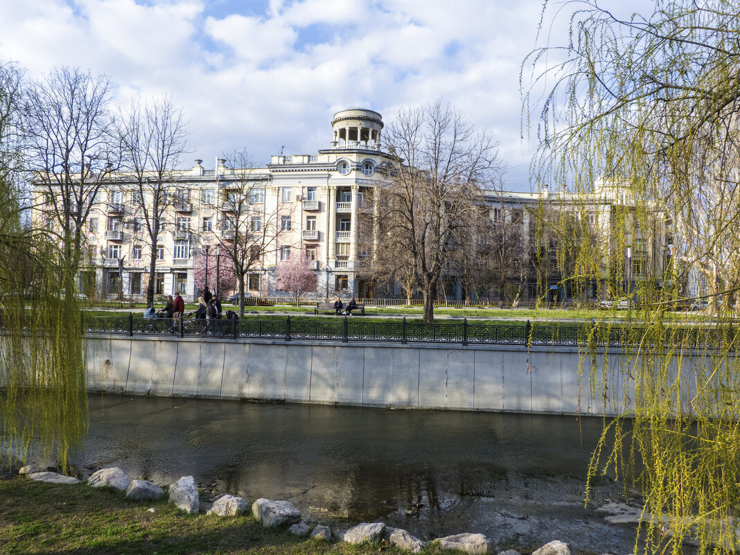 Симферополь,дом  на  Набережной  37 - Валентин Семчишин