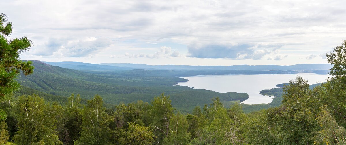 На горе Заозерная. Вид на озеро Тургояк (панорама). - Алексей Трухин