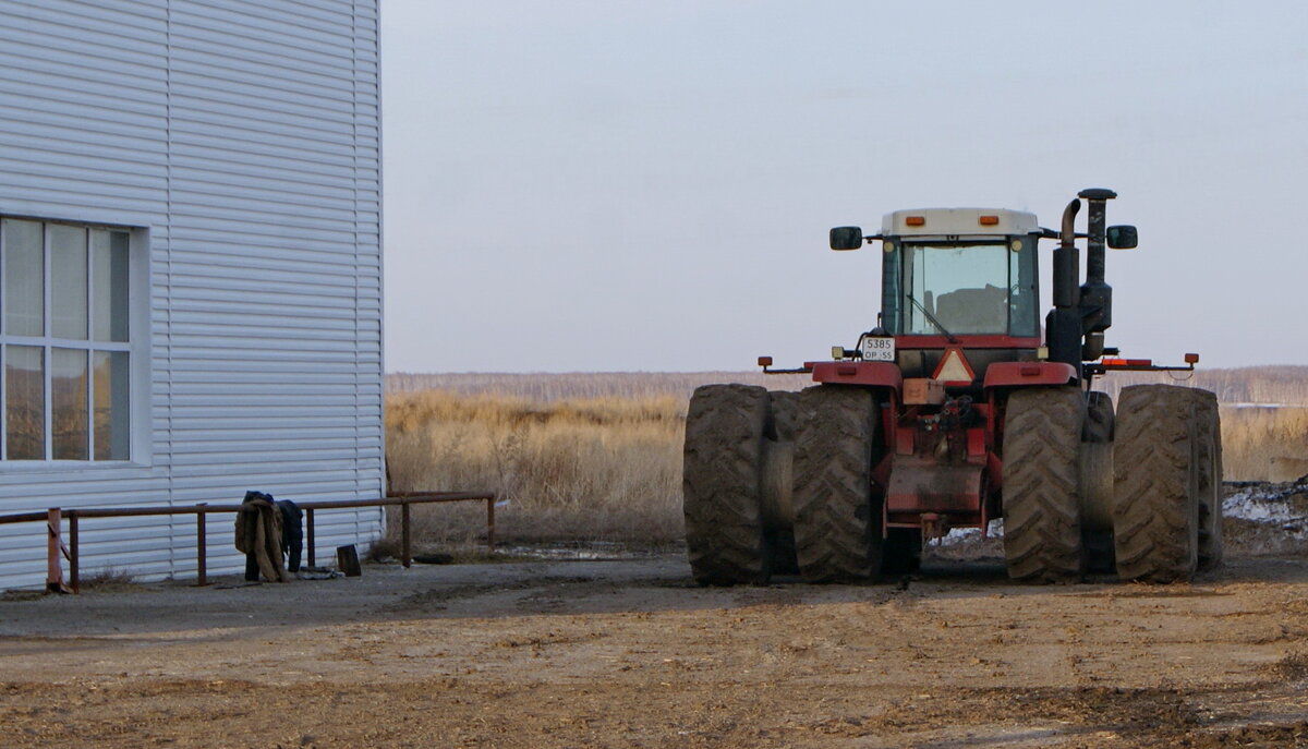У машинно тракторной мастерской.(МТМ) - сергей ермошкин У машинно тракторной мастерской.(МТМ) - сергей ермошкин