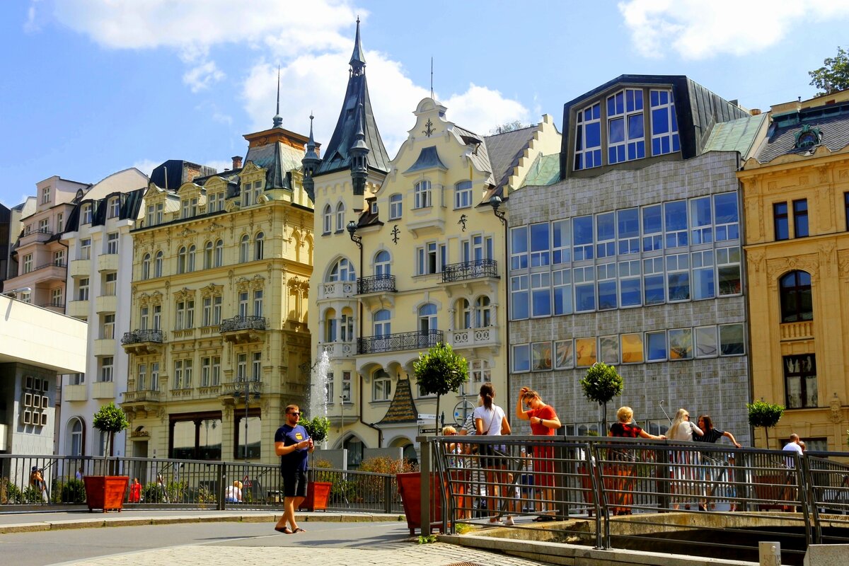 Солнечный день в Карловых Варах - Юрий. Шмаков