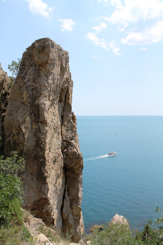 Скала у Голицинской тропы - Олег Зоркий Скала у Голицинской тропы - Олег Зоркий