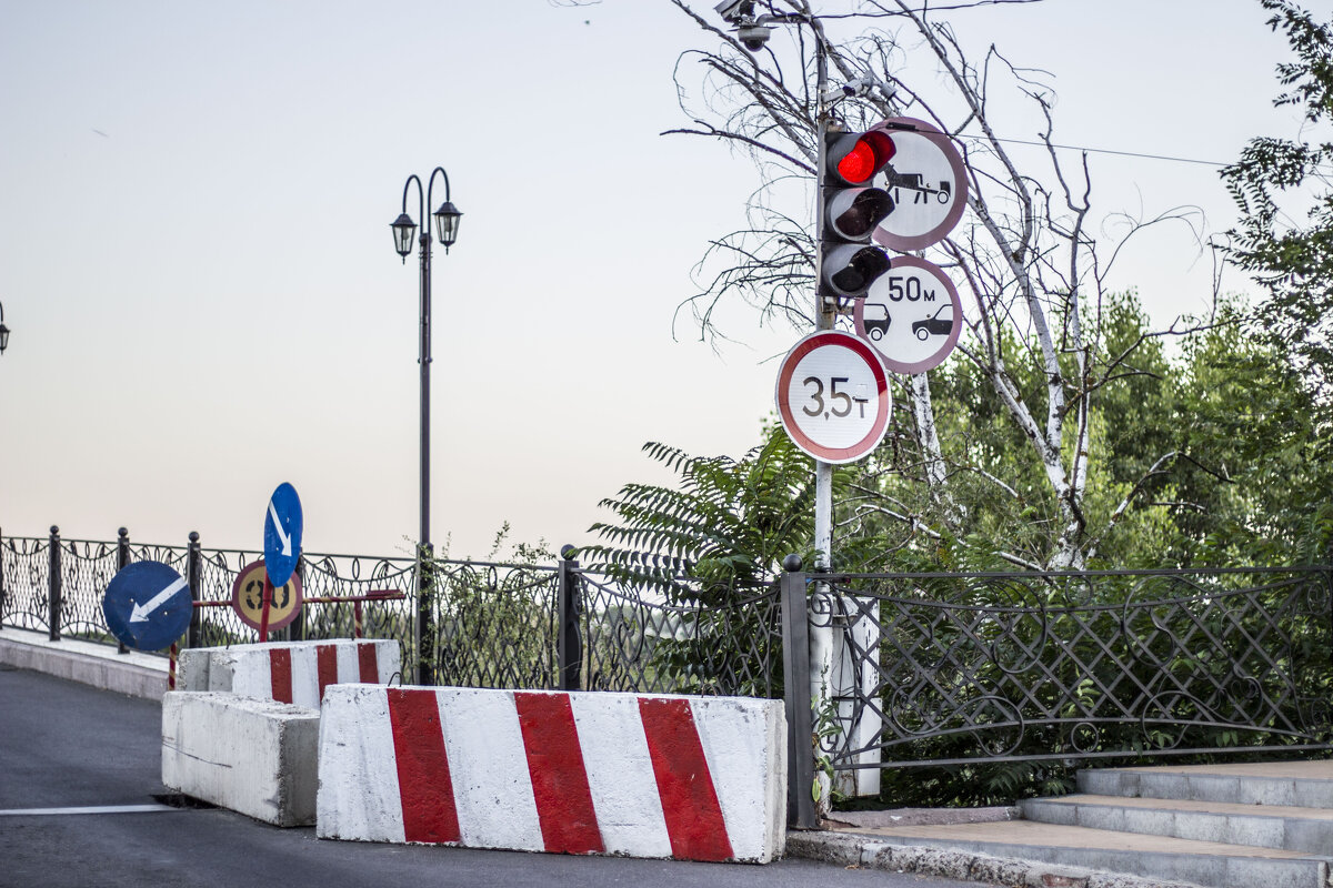 Арт инсталляция из всякой фигни - Коля Лукашов Арт инсталляция из всякой фигни - Коля Лукашов