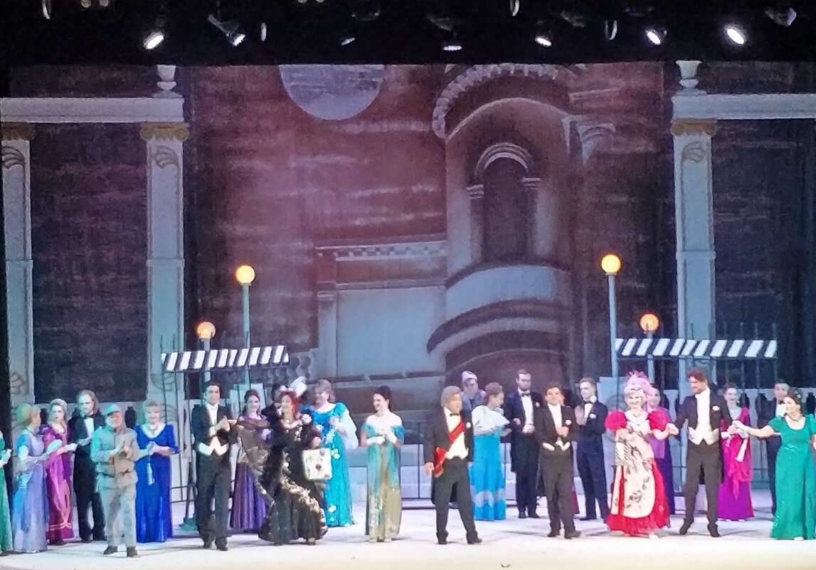 Вечер в театре - Андрей Хлопонин Вечер в театре - Андрей Хлопонин