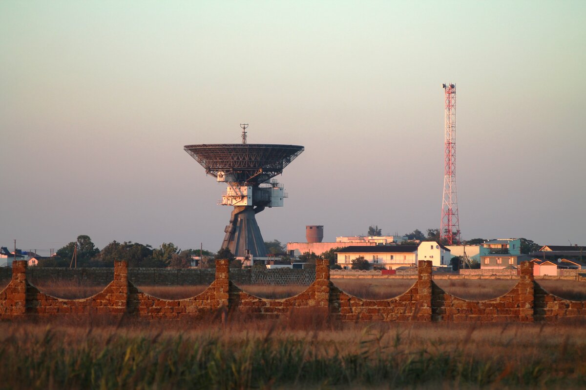 Остатки антенны дальней космической связи - Олег Зоркий Остатки антенны дальней космической связи - Олег Зоркий