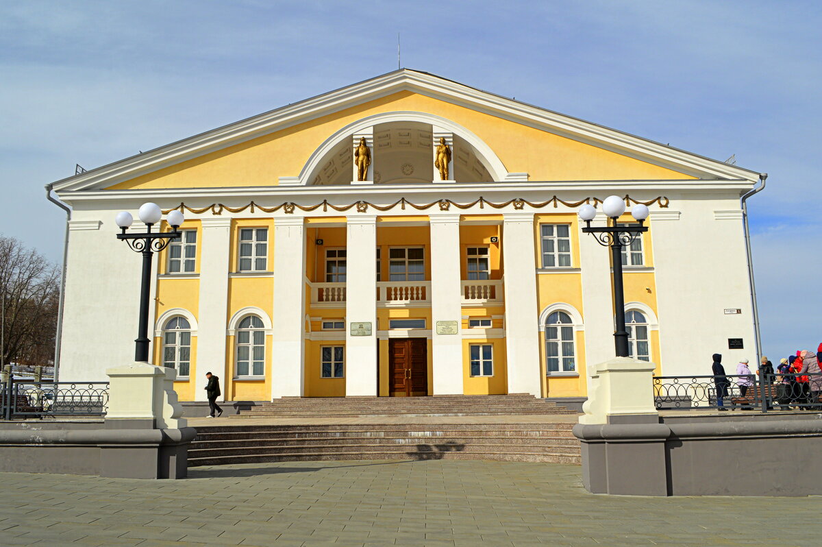 Главный вход дворца - Татьяна Лютаева