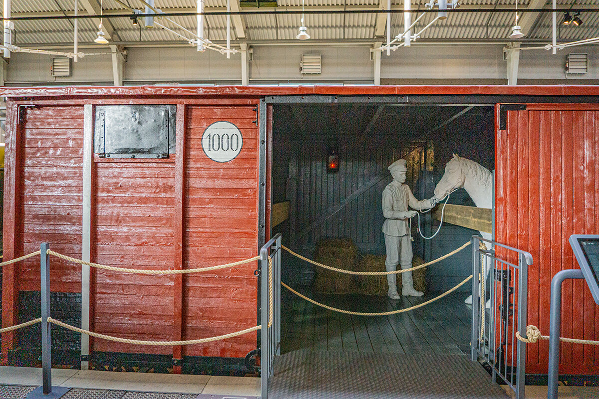 В музее - Ирина Соловьёва В музее - Ирина Соловьёва