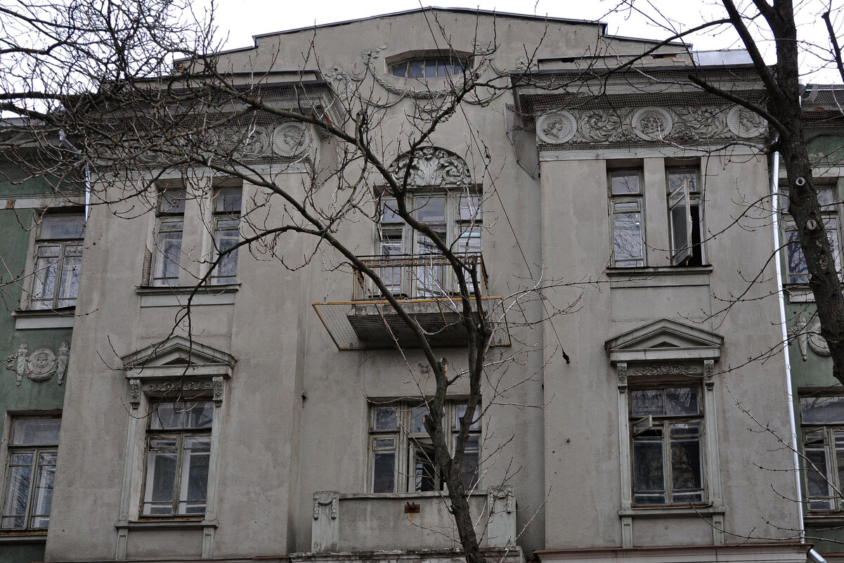 Дом купца Петрова (Центральная часть здания над глав. входом) - Татьяна Машошина Дом купца Петрова (Центральная часть здания над глав. входом) - Татьяна Машошина