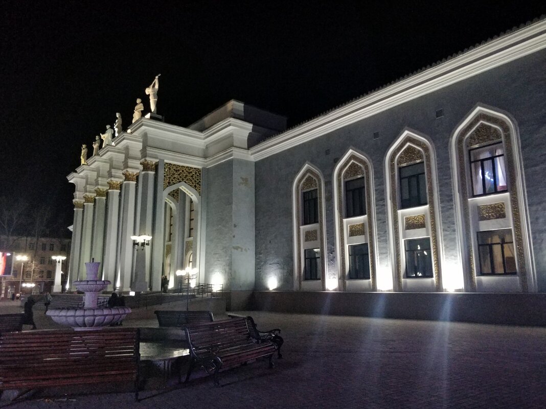 Ночь в городе - Андрей Хлопонин Ночь в городе - Андрей Хлопонин