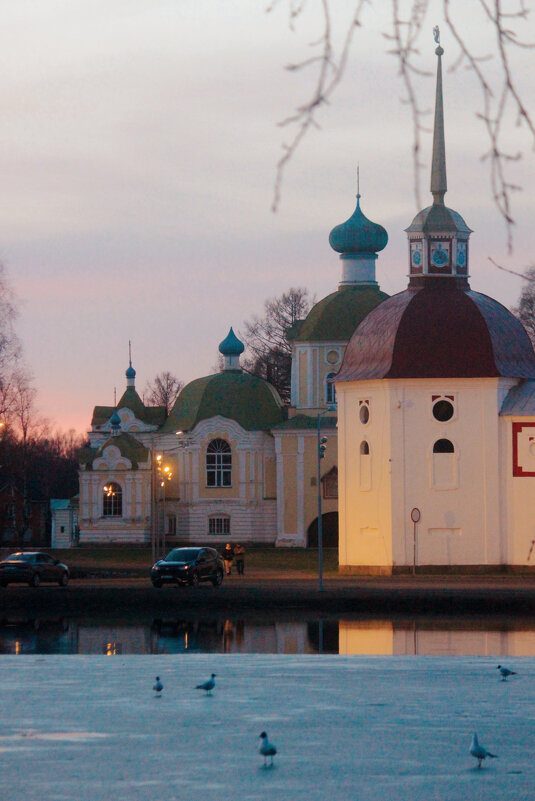 Вдоль монастыря - Сергей Кочнев