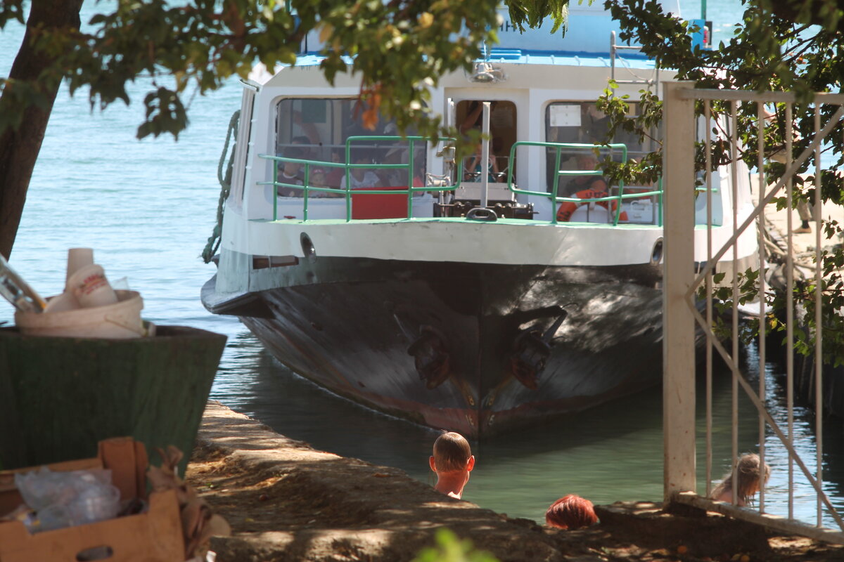 У пристани на Северной - Олег Зоркий У пристани на Северной - Олег Зоркий