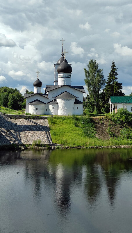 Храм над рекой - Ирина Ватолина