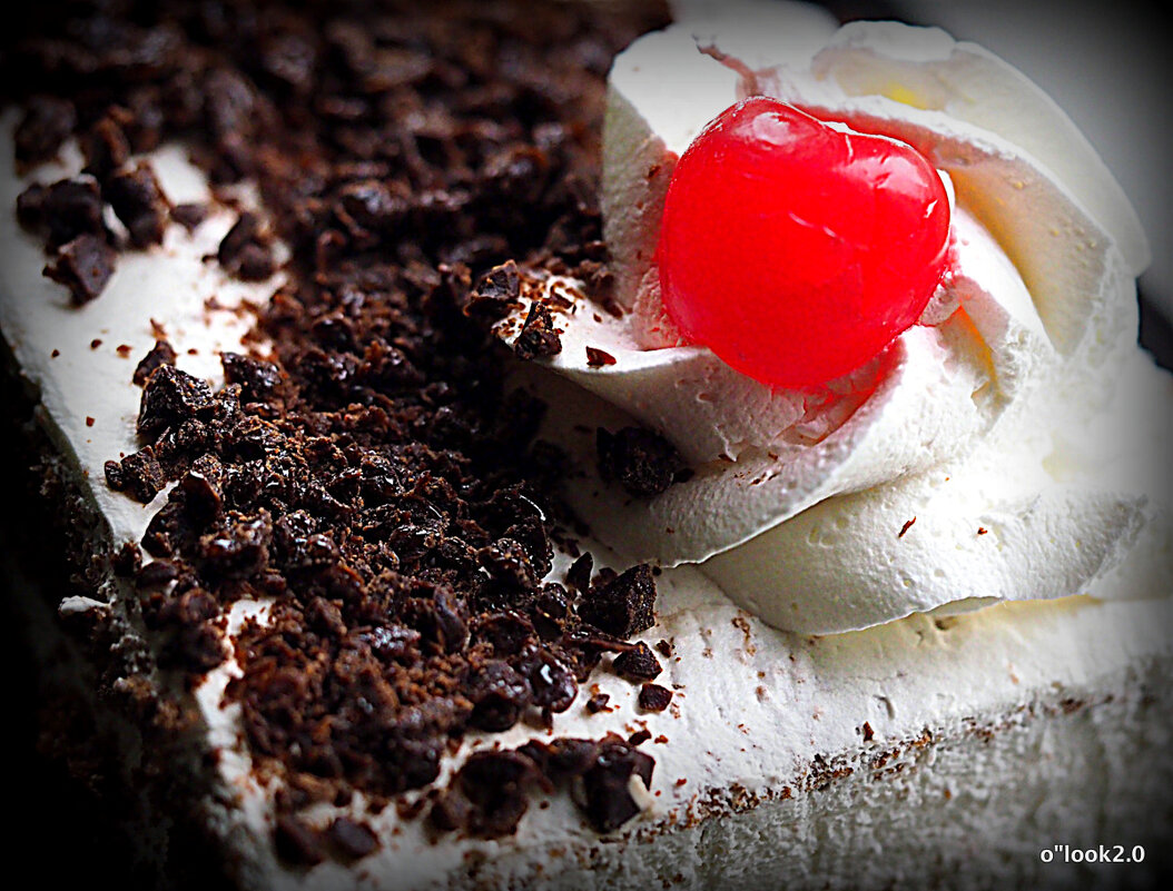 с вишенкой - Олег Лукьянов