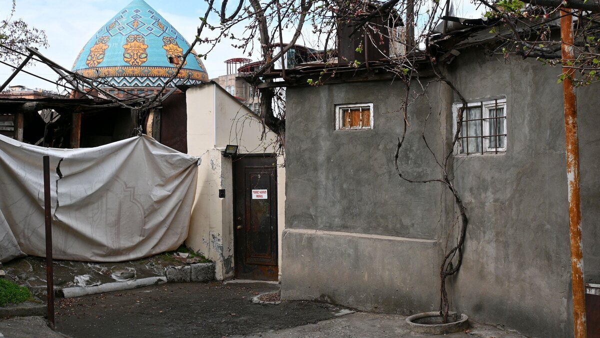 Армения, Ереван, голубая мечеть. - Эника. Армения, Ереван, голубая мечеть. - Эника.