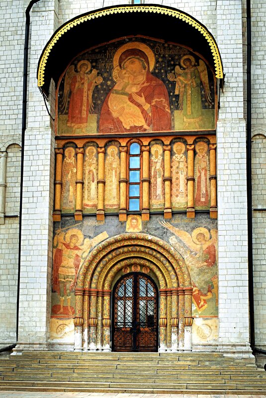 Вход в Успенский собор. - Татьяна Помогалова