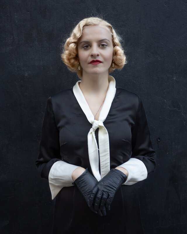 Портрет блондинки в изысканном чёрном - Валерий Паршин Портрет блондинки в изысканном чёрном - Валерий Паршин