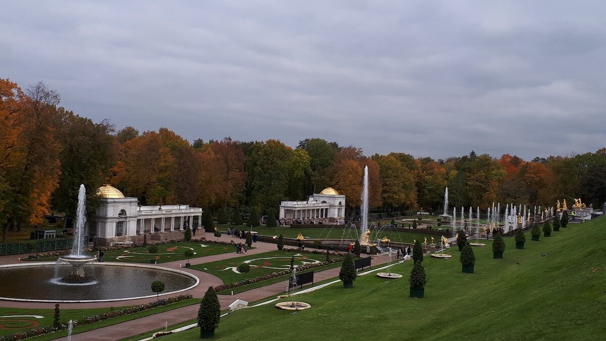 Нижний парк в Петергофе - Надежда Нижний парк в Петергофе - Надежда