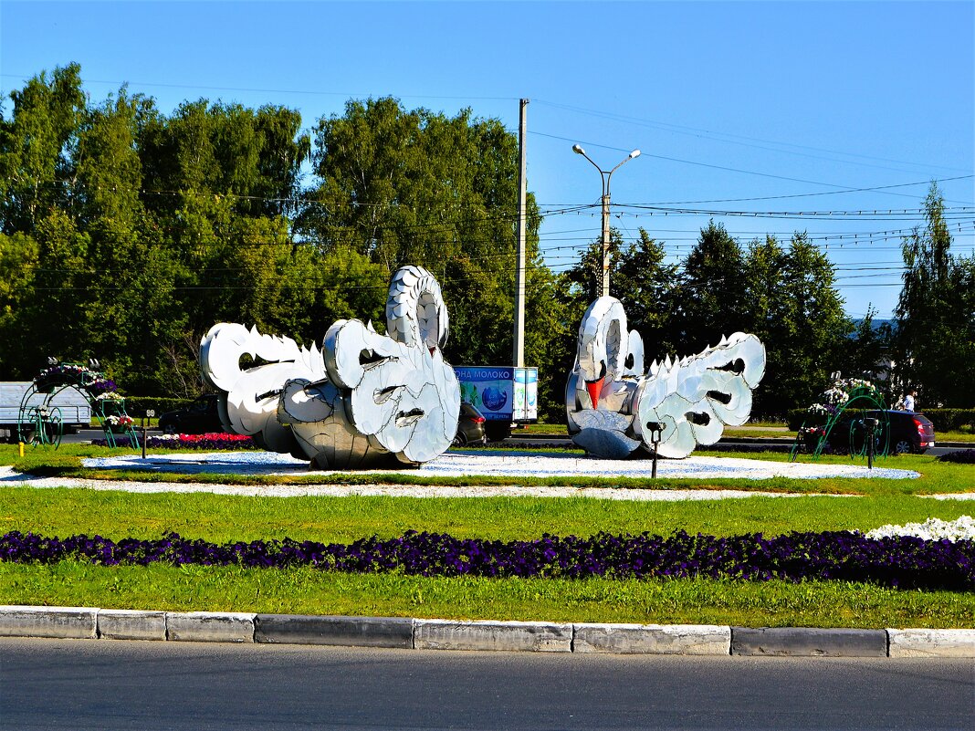 Чебоксары. Декоративная скульптура "Лебеди". - Пётр Чернега