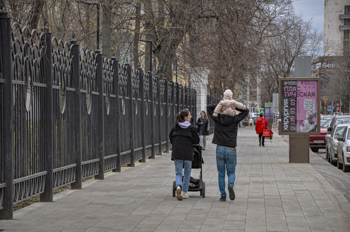 У Детского парка - Татьяна Машошина У Детского парка - Татьяна Машошина