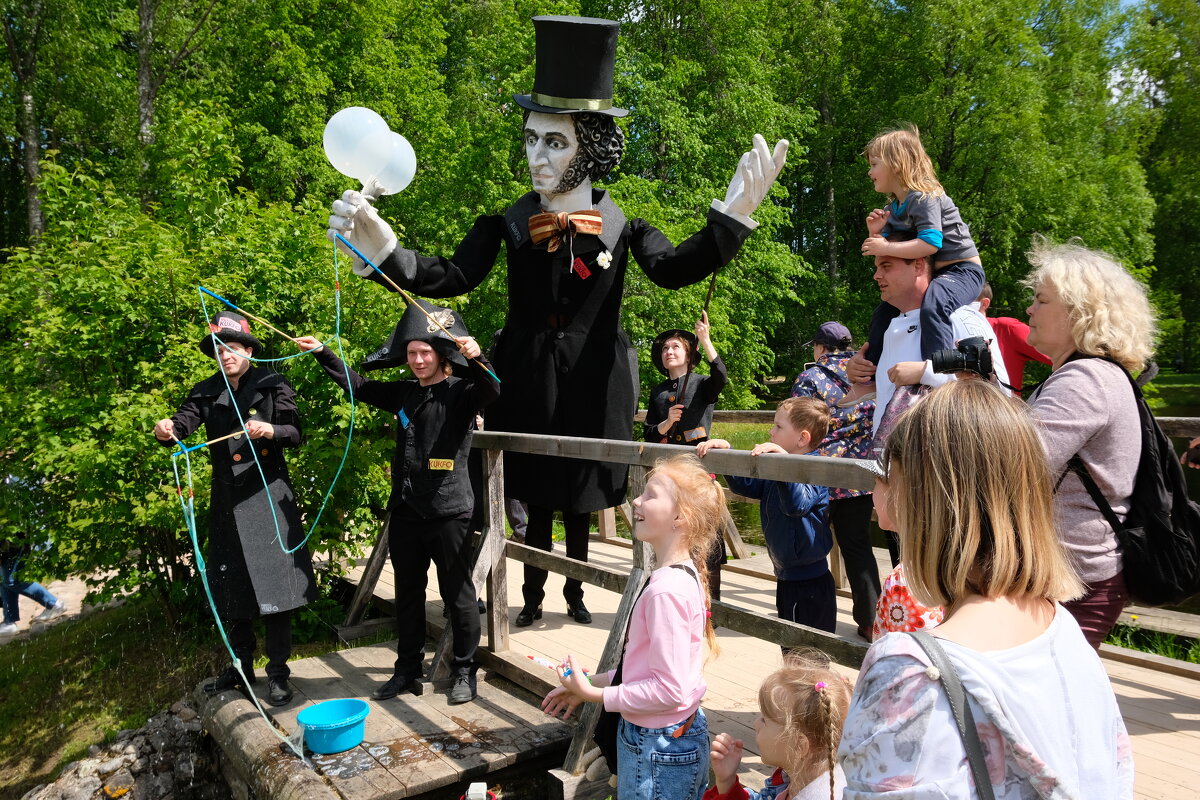 Картонный Пушкин - Олег Зоркий