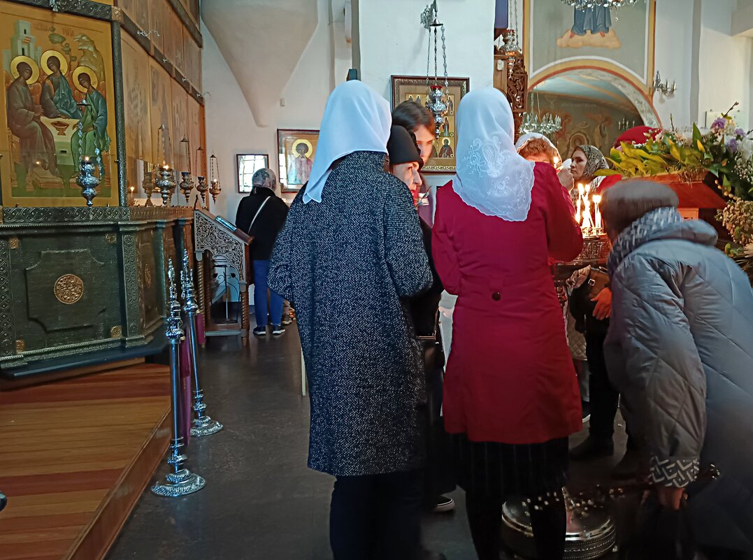 Поставить свечу у главной иконы праздника - Мария Васильева