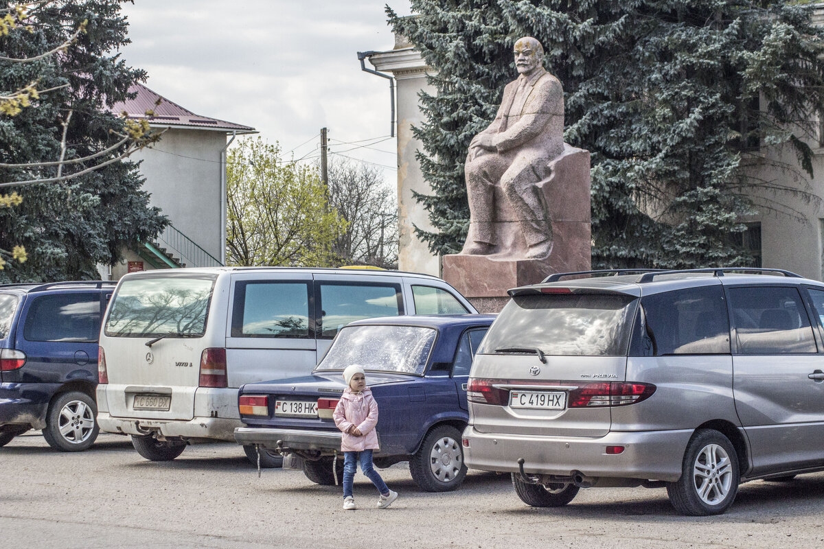 Девочка & усталый Ильич - Коля Лукашов Девочка & усталый Ильич - Коля Лукашов