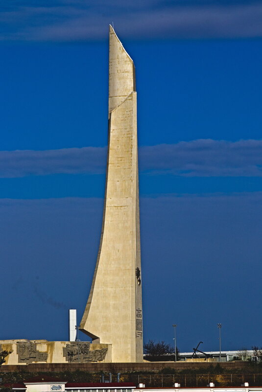 Обелиск «Штык-парус» - Giant Tao /