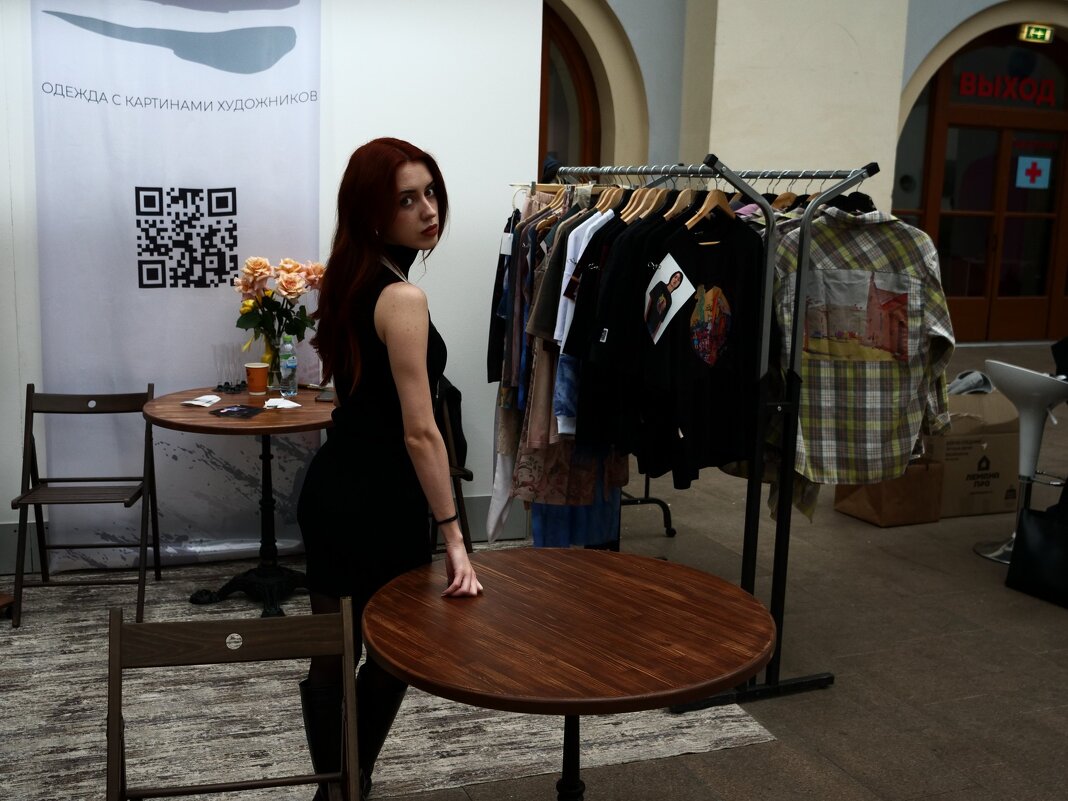 Люди на выставке - Сергей Золотавин Люди на выставке - Сергей Золотавин