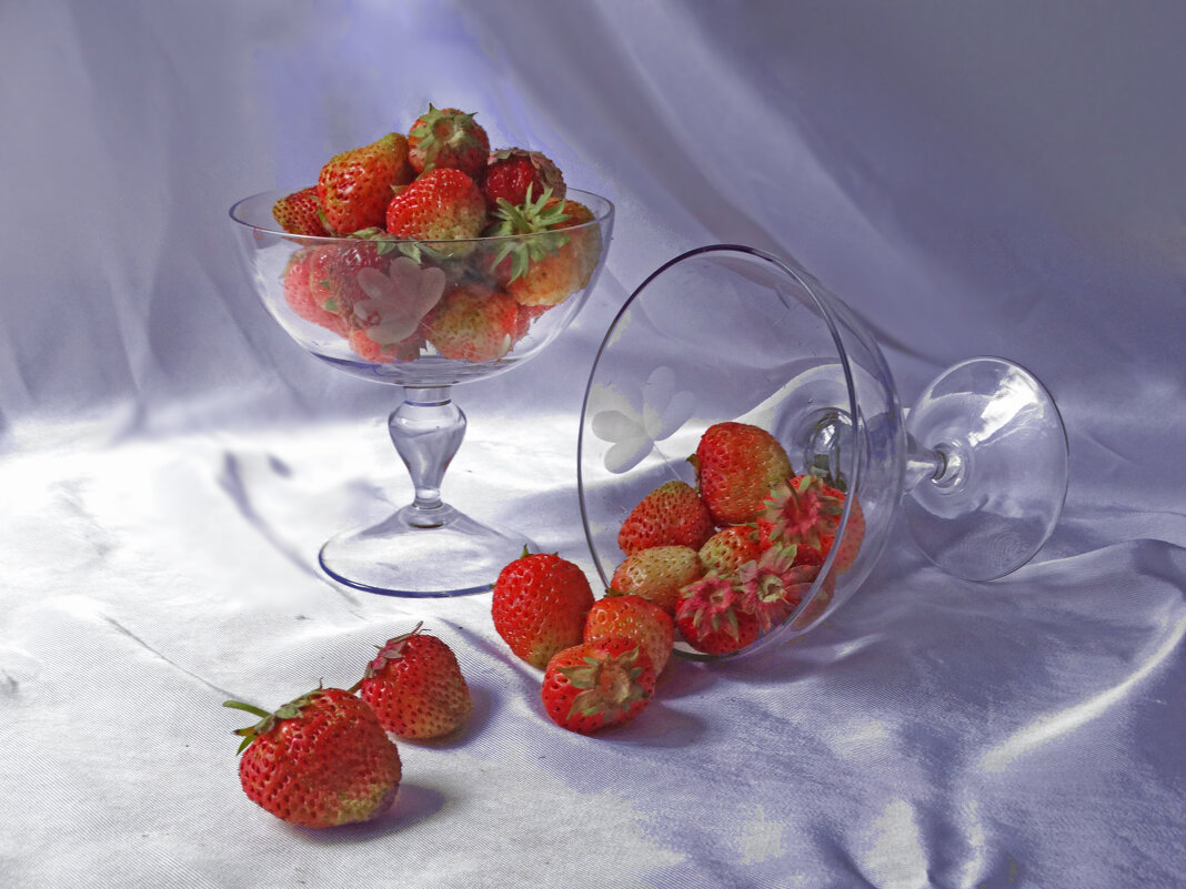 Клубничный натюрморт - Елена Макарова 