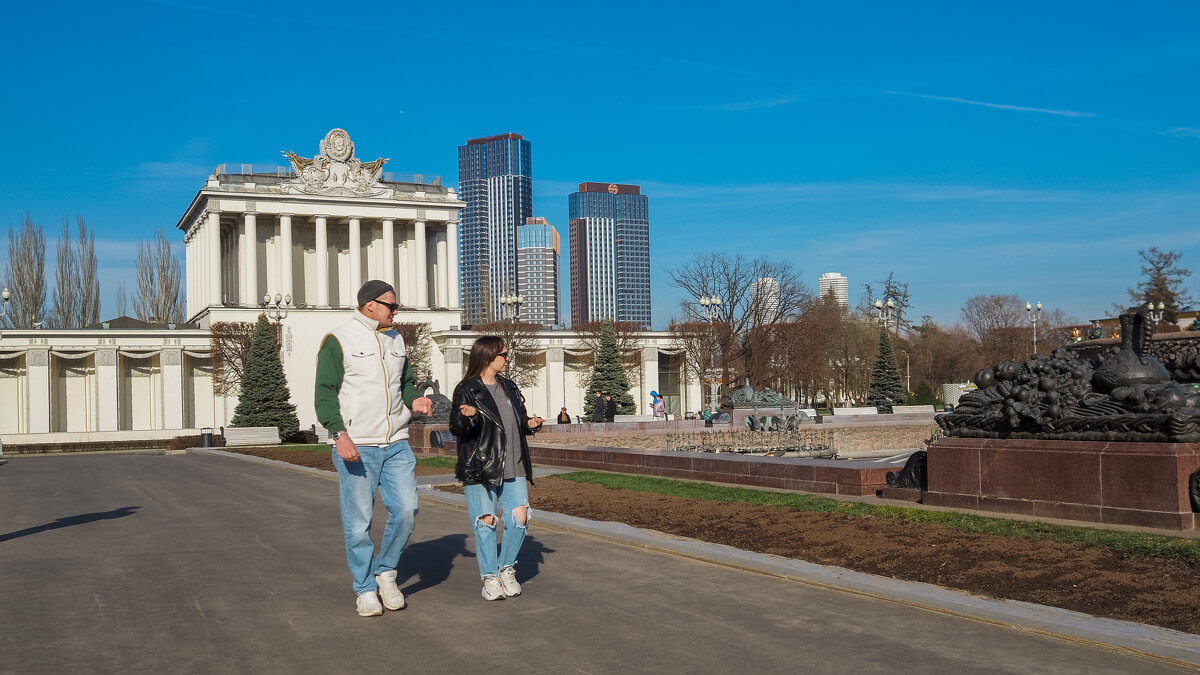Где то на ВДНХ - юрий поляков