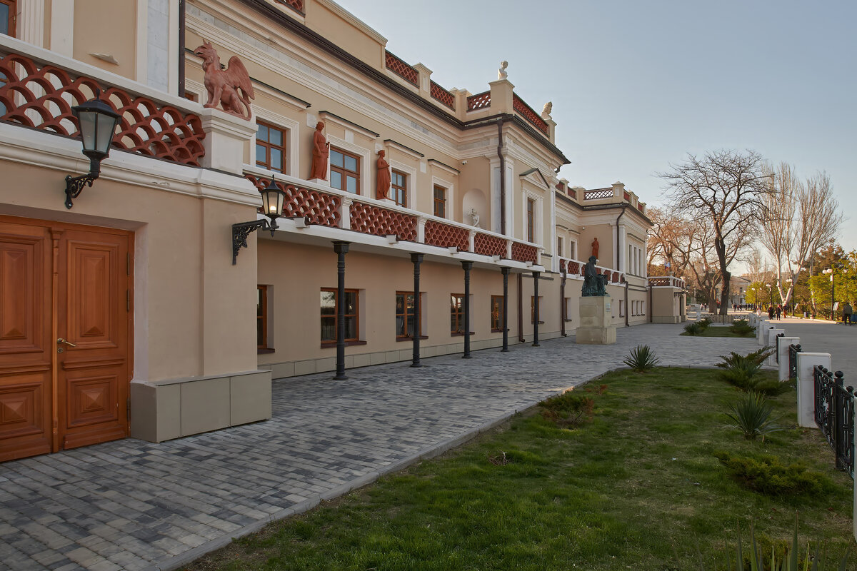 Картинная галерея Айвазовского - Эдуард Тищенко Картинная галерея Айвазовского - Эдуард Тищенко