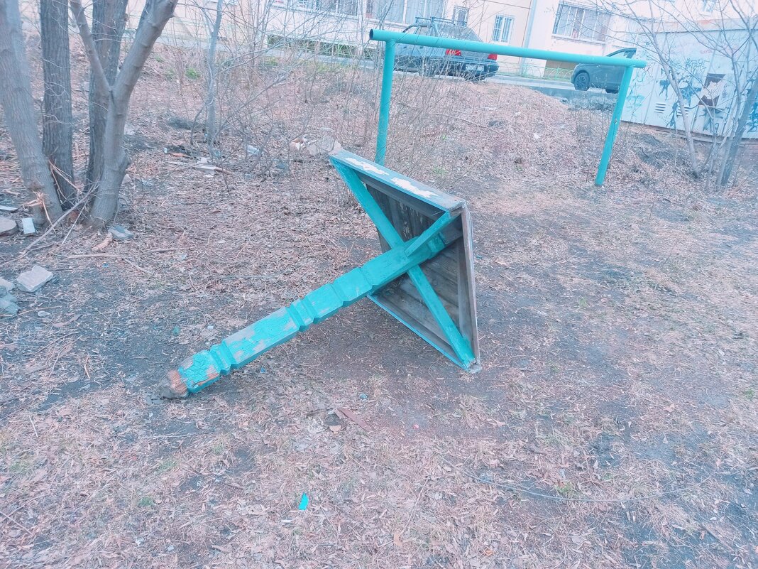 Выбросили чье-то детство. - Игорь Солдаткин