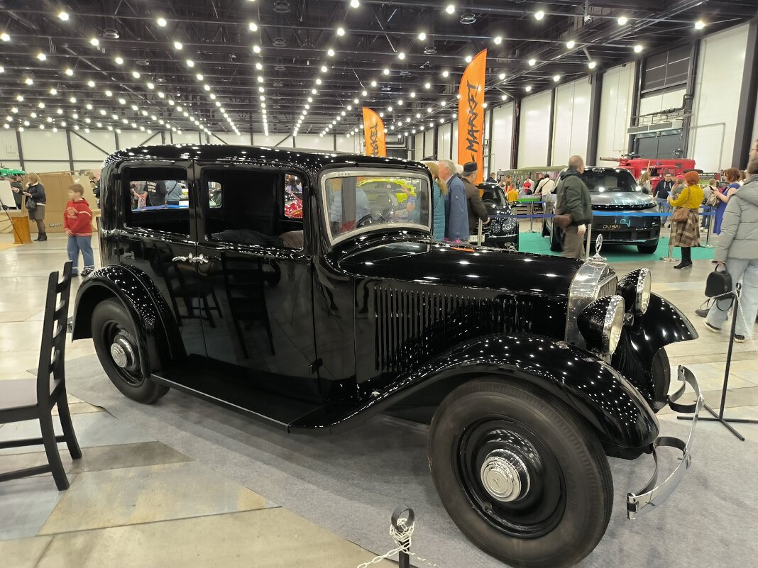 На выставке автомобилей. - Ольга 