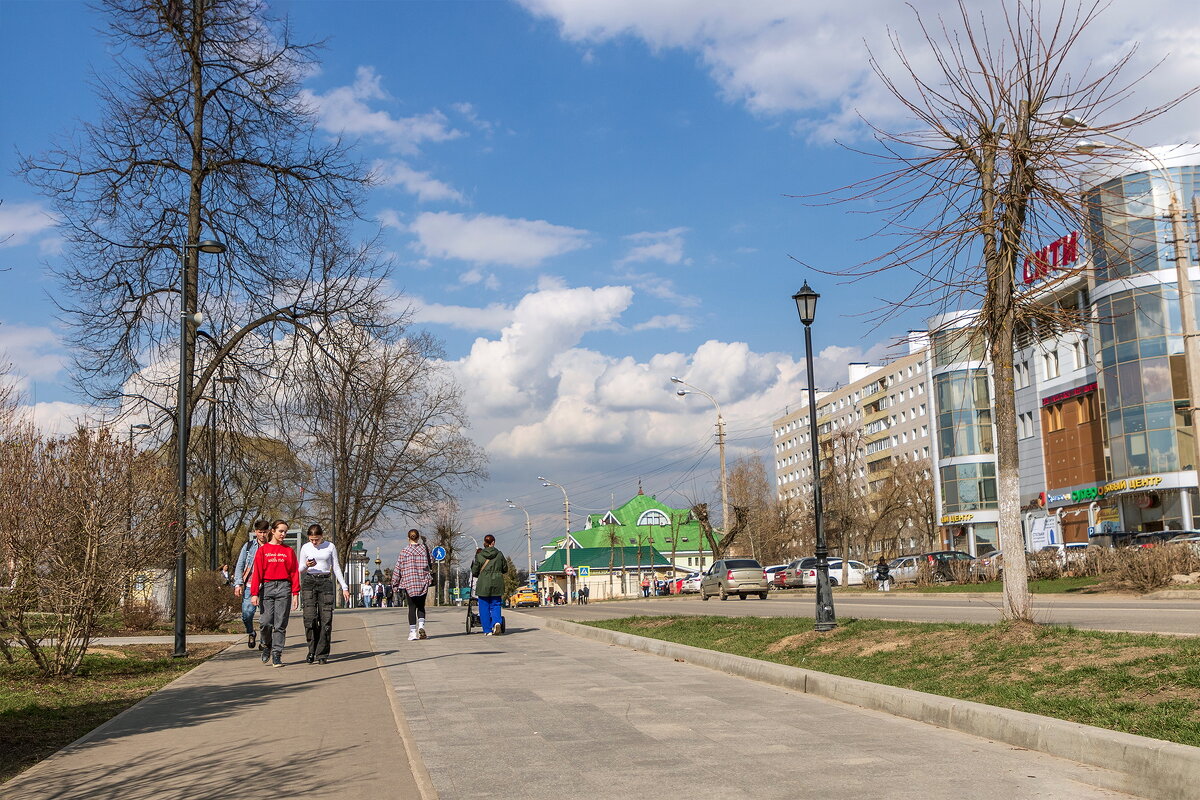 В город пришло лето. - Анатолий. Chesnavik.