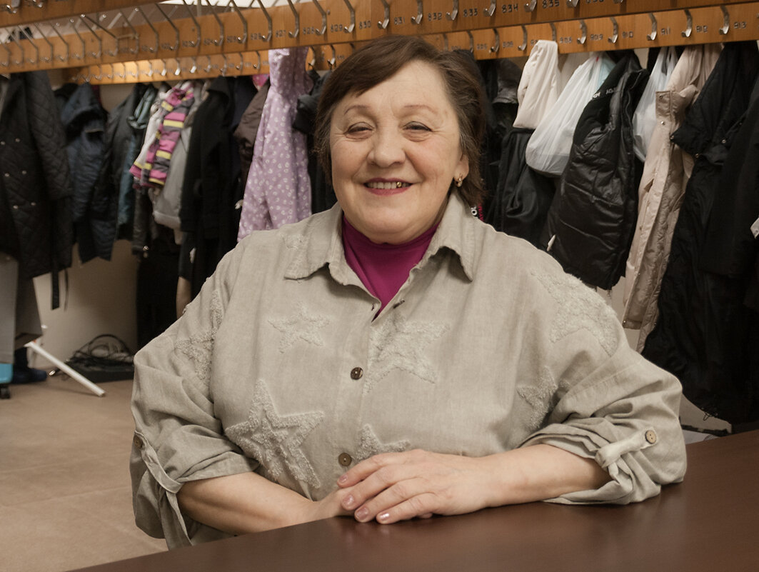 Театр начинается с"Вешалки". - валентин 