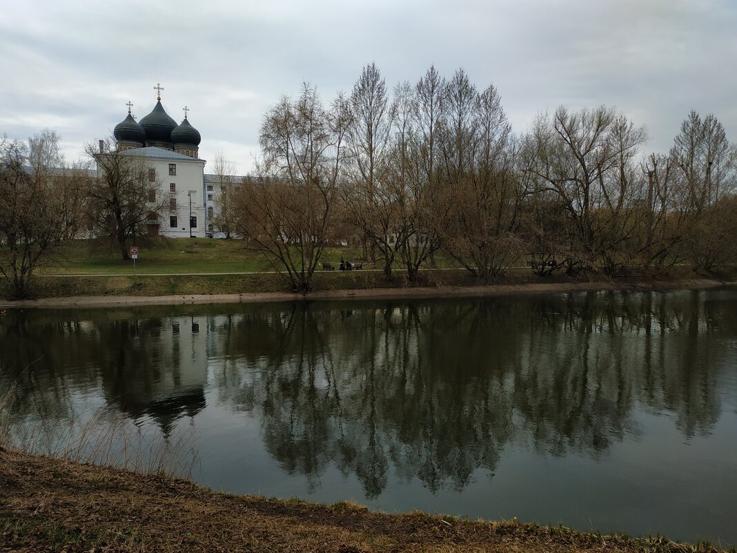 Страстной четверг не был солнечным - Андрей Лукьянов Страстной четверг не был солнечным - Андрей Лукьянов