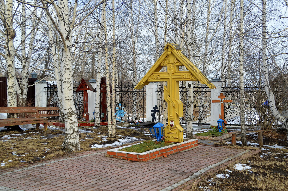 Погост храма Святых Апостолов Петра и Павла - Татьяна Лютаева