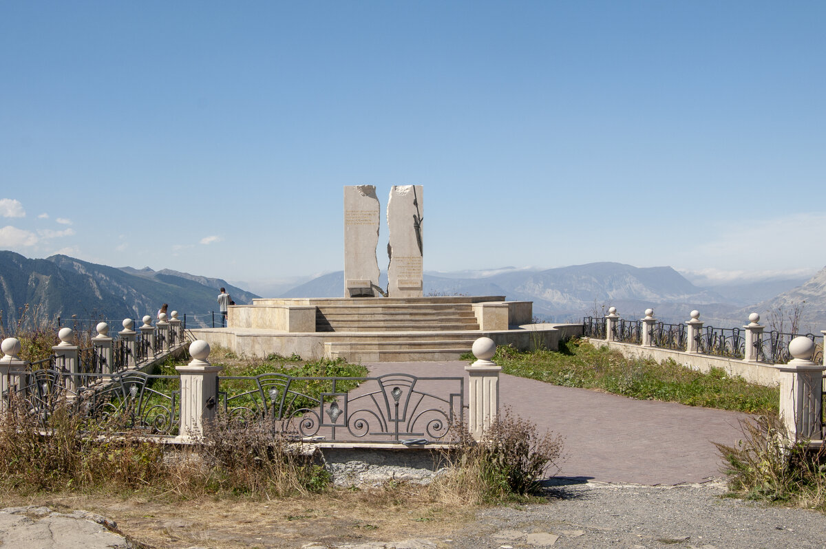 Дагестан. Памятник Льву Толстому и Хаджи-Мураду - Gen Дагестан. Памятник Льву Толстому и Хаджи-Мураду - Gen