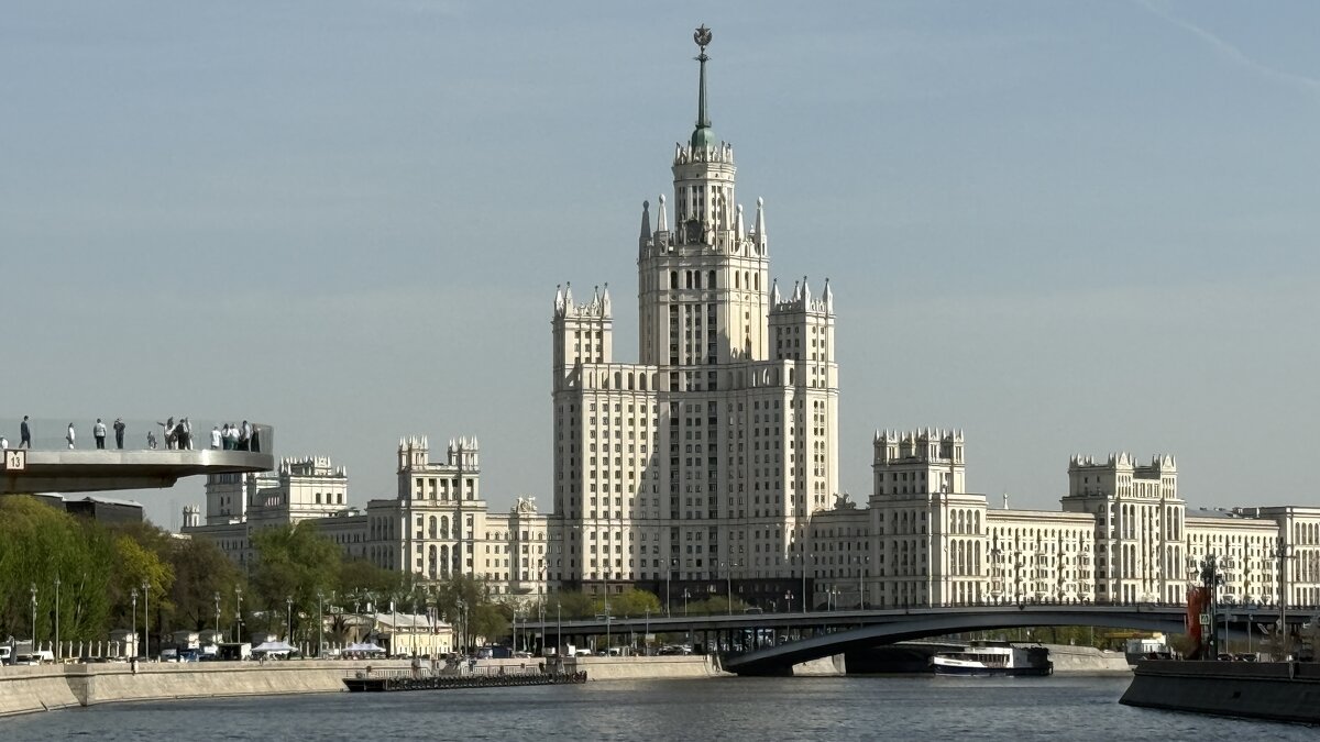 Высотка на Котельнической набережной - <<< Наташа >>>