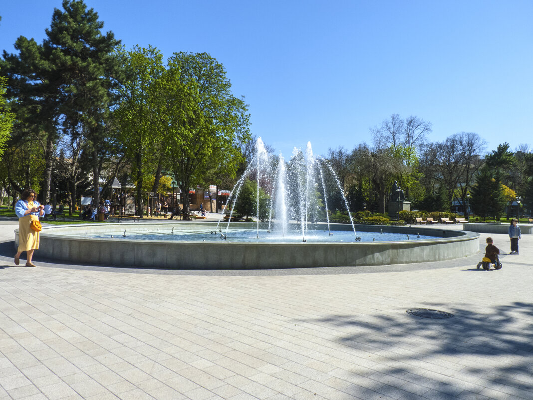 Фонтан в парке - Валентин Семчишин Фонтан в парке - Валентин Семчишин