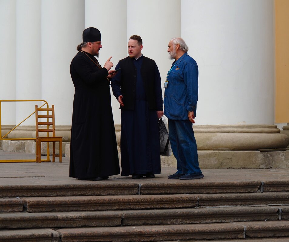 Будни Александро-Невской лавры - Магомед . Будни Александро-Невской лавры - Магомед .