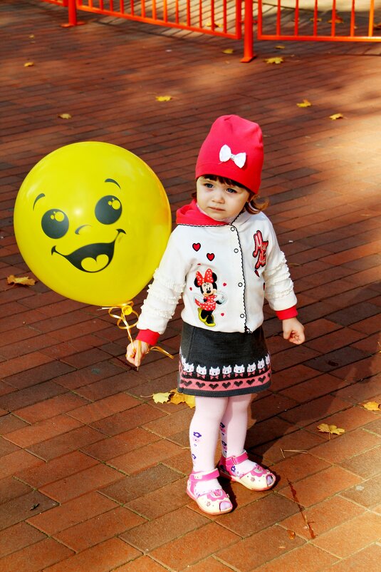 У меня самый весёлый воздушный шарик! Я с ним гуляю! - photo Bo У меня самый весёлый воздушный шарик! Я с ним гуляю! - photo Bo