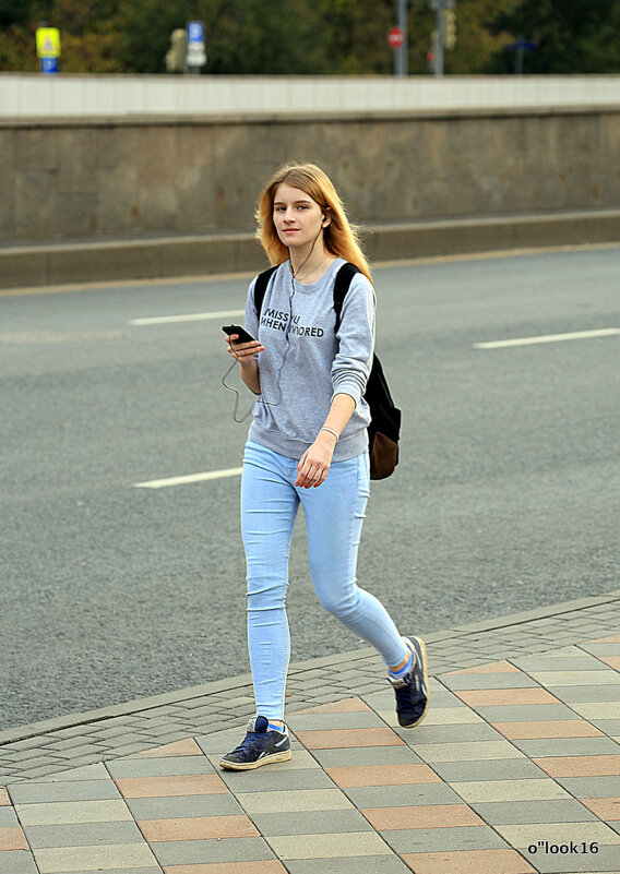 прохожая - Олег Лукьянов прохожая - Олег Лукьянов