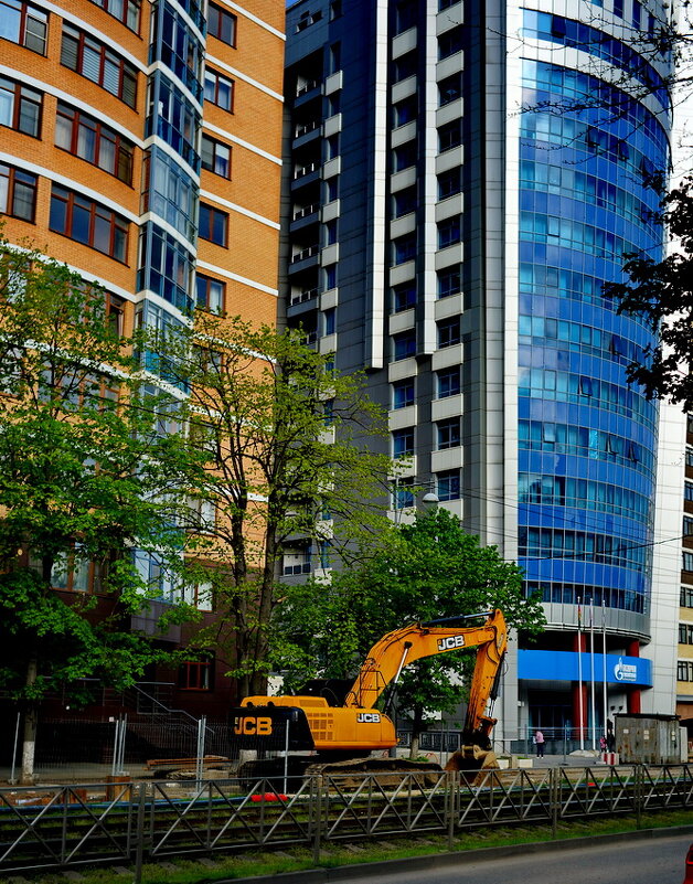 И дома бывают разными... - Николай Саржанов И дома бывают разными... - Николай Саржанов