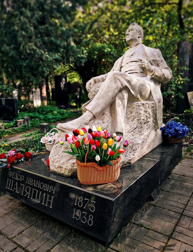 "Надгробие Ф.И.Шаляпина"© - Владимир Макаров "Надгробие Ф.И.Шаляпина"© - Владимир Макаров