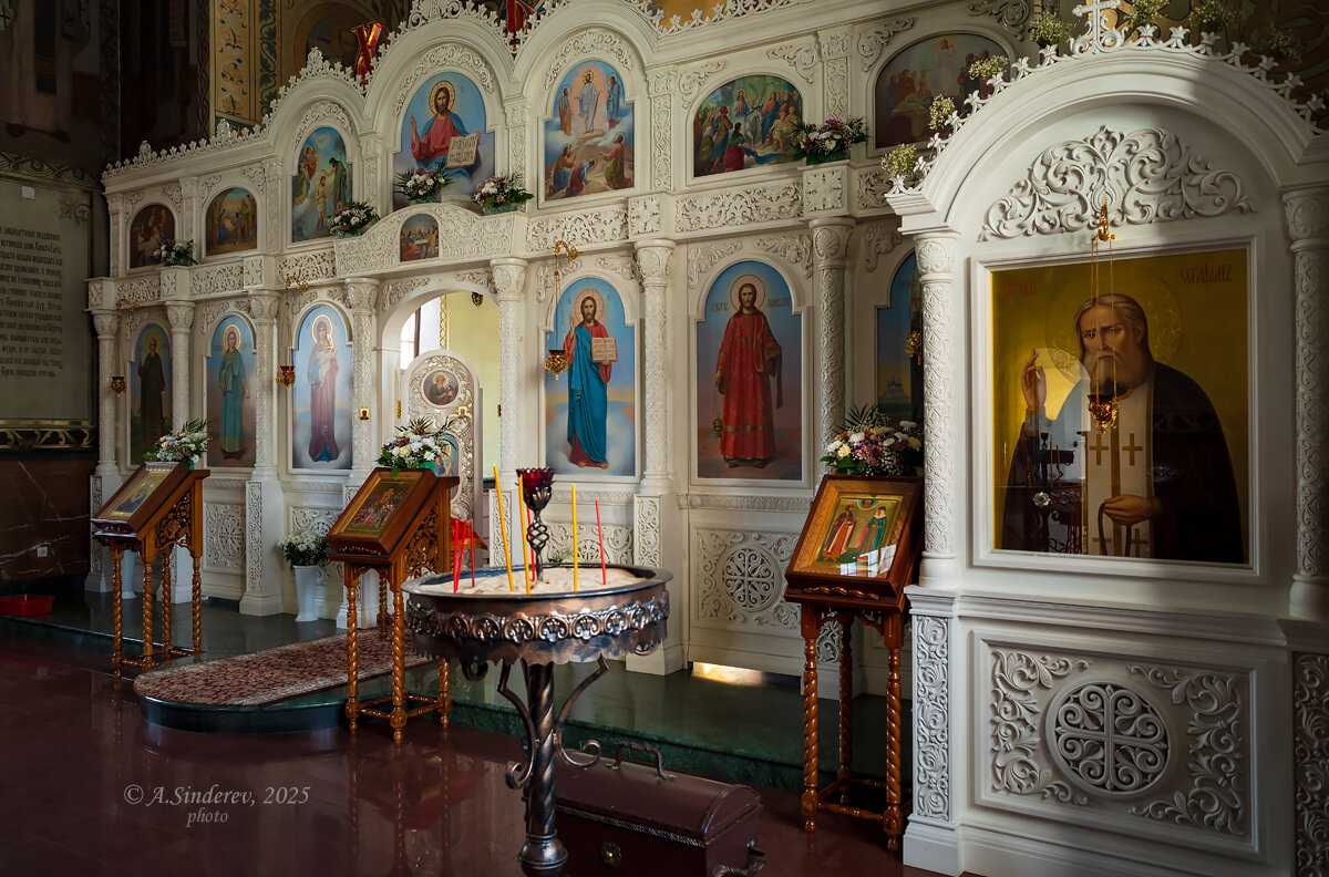 В храме Серафима Саровского - Александр Синдерёв