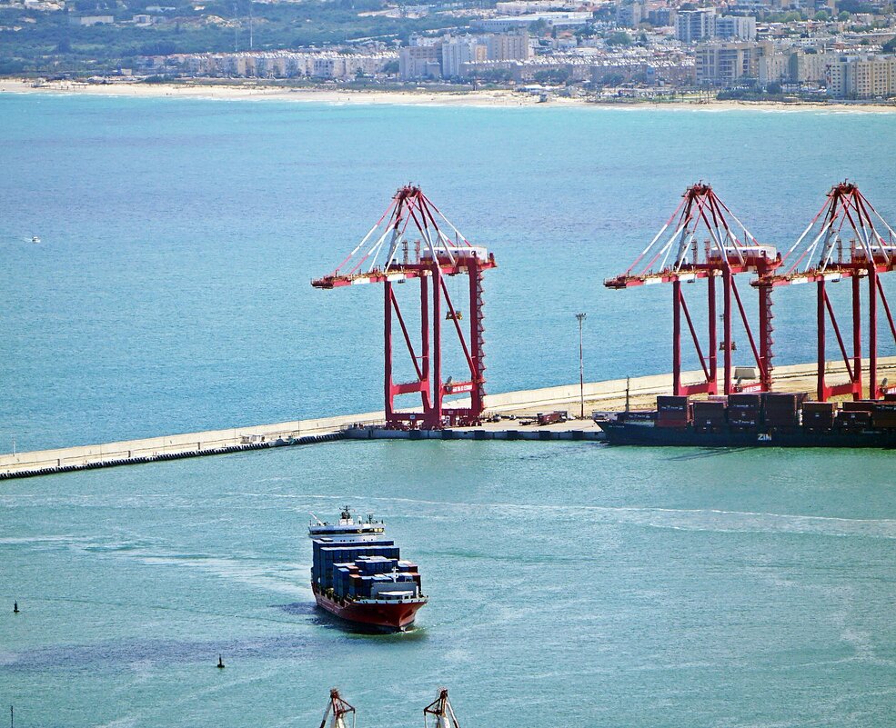 в порту - Александр Корчемный