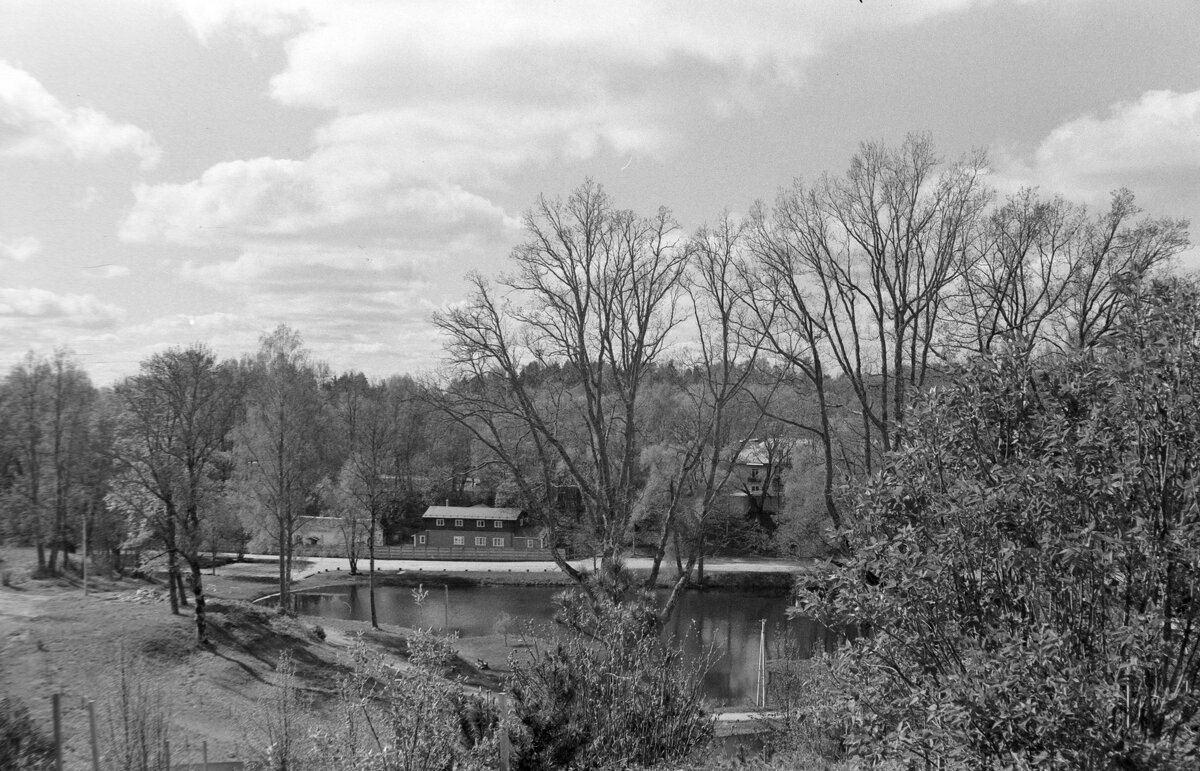 Апрельское утро. Фото на плёнку - Олег Зоркий Апрельское утро. Фото на плёнку - Олег Зоркий