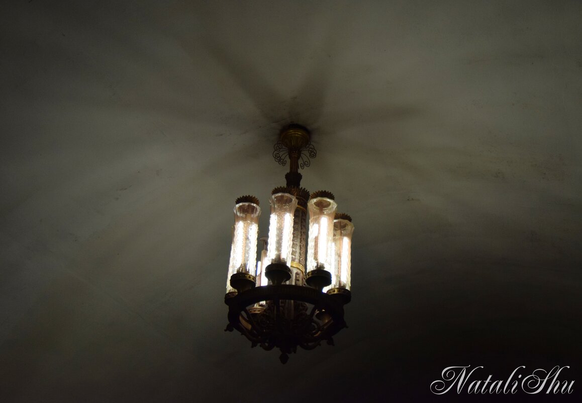 Историческая люстра в метро. - Наталья Вязигина