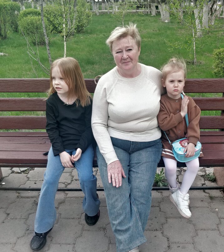 На лавочке - Андрей Хлопонин На лавочке - Андрей Хлопонин